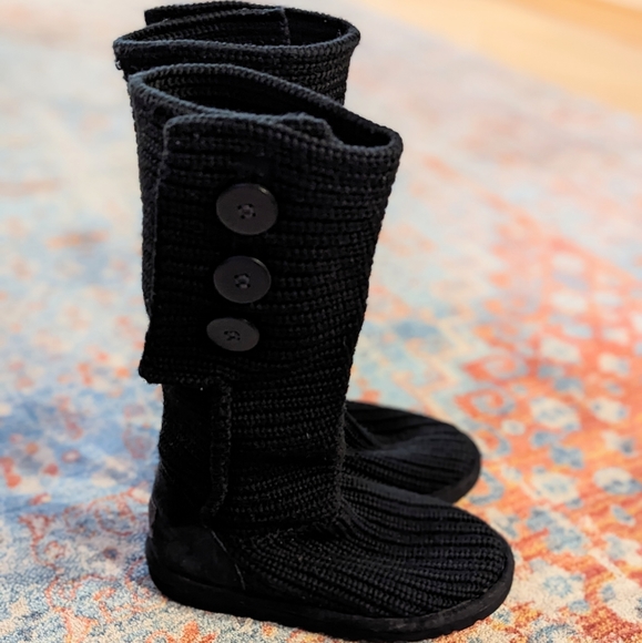 Ugg Women's 6 Classic Cardy Black Boots Thick Knit Knee or Ankle Boots Buttons - Picture 3 of 15